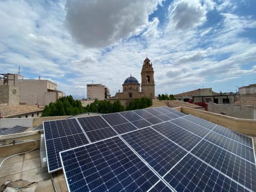 Aspe un ejemplo de sostenibilidad con placas solares en Edificios Municipales