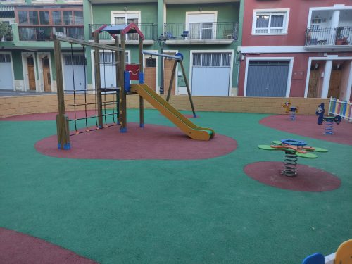 El Ayuntamiento de Aspe pone en marcha en 2023 un programa de mejoras en los parques infantiles dotado con más de 60.000 euros