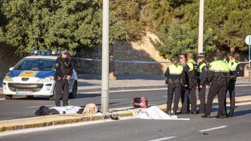 Fallecen dos jóvenes de 21 años en un accidente de moto en Alicante