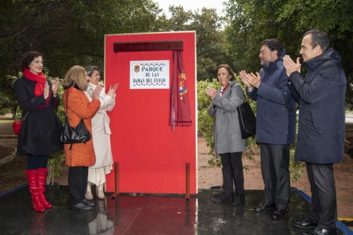 Alicante inaugura el “Parque de las Damas del Fuego” en la Playa de San Juan