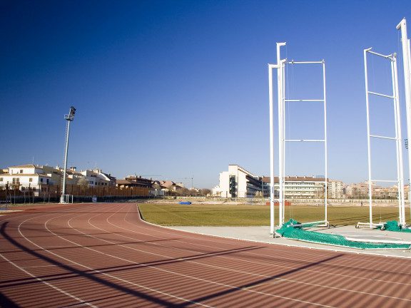 Robo pistas atletismo y ciudad deportiva