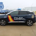 Dos individuos capturados por la policía después de escapar de un accidente y ser descubiertos con vehículos robados en Alicante