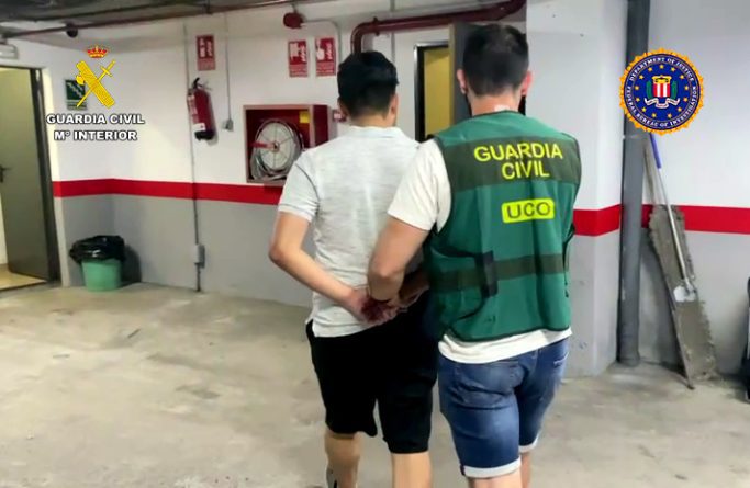 La Guardia Civil detiene a tres huidos de la justicia estadounidense acusados de cometer delitos sexuales contra menoresLa Guardia Civil detiene a tres huidos de la justicia estadounidense acusados de cometer delitos sexuales contra menores