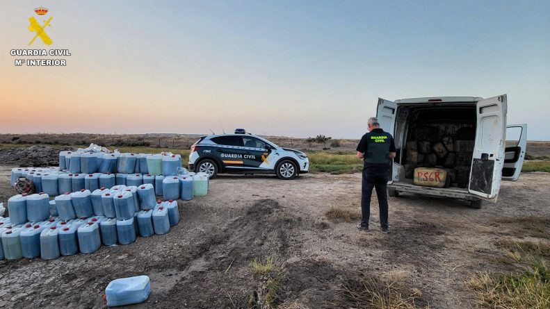 La Guardia Civil detiene al autor del disparo que hirió a un agente en un operativo contra el narcotráfico en Trebujena (Cádiz)