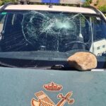 Los servicios jurídicos de IGC consiguen que los tribunales condenen a dos jóvenes por agredir a agentes de la Guardia Civil y golpear un vehículo oficial con una piedra de grandes dimensiones