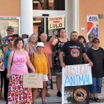 Activistas protestan en Verger por los casos de maltrato animal