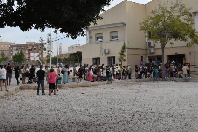 Un Retorno Escolar Impresionante: Cerca de 300,000 Estudiantes Regresan a las Aulas en la Provincia de Alicante