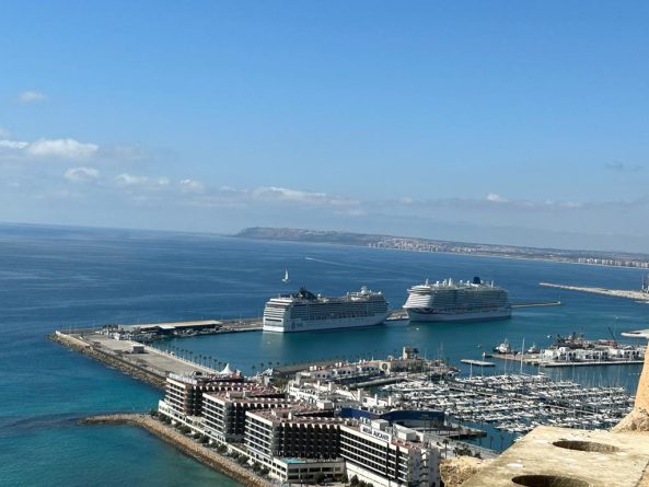 Arriban a Alicante Más de 3.200 Cruceristas en Dos Barcos