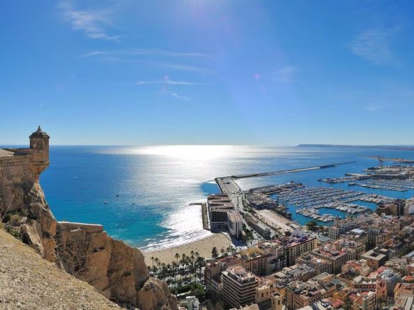 Alicante, Destacada como la Segunda Mejor Ciudad del Mundo para Residir, según Forbes