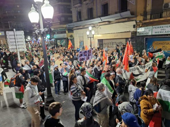 La Voz de Alicante: Multitudinaria Manifestación en Apoyo a Palestina