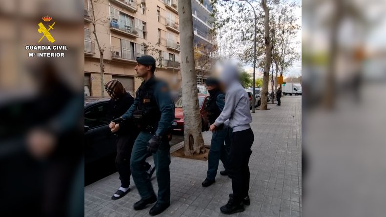 Detenidas seis personas por estafar millón y medio de euros al menos a 60 personas en Baleares mediante “spoof” telefónico