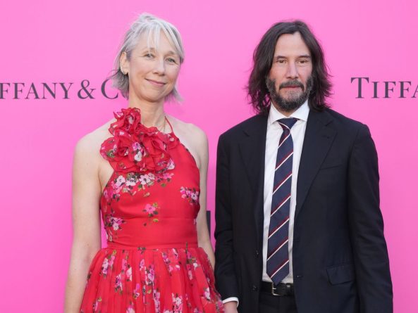 Alexandra Grant: Descubre la Fascinante Historia de la Artista que Cautivó a Keanu Reeves