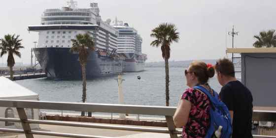 Alicante Recibe a los Dos Primeros Cruceros del Año con un Total de 8.000 Pasajeros a Bordo