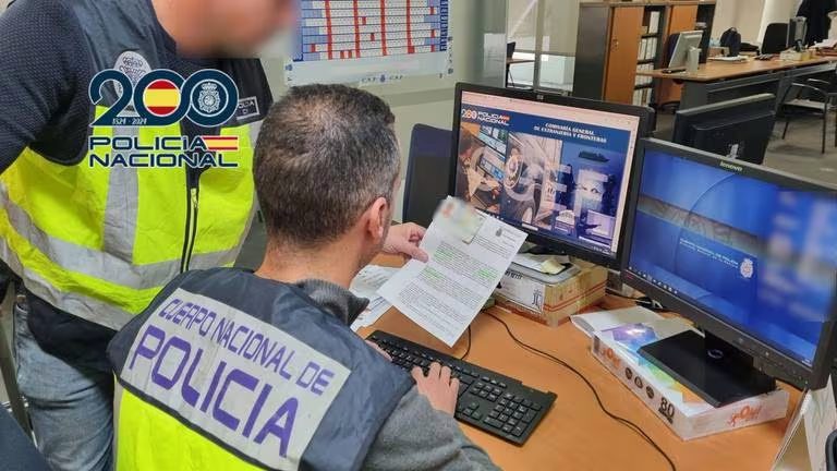 Estafa en Alicante Dos personas detenidas por venta ficticia de franquicias