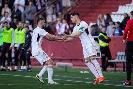 El Elche remonta un vibrante encuentro ante el Albacete y se afianza en la lucha por el ascenso directo (3-2)