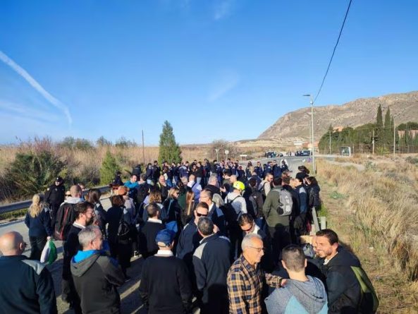 Funcionarios de Alicante protestan por las agresiones y exigen mejoras laborales Bloquean el acceso a la prisión durante horas