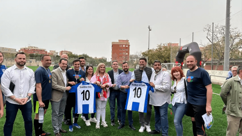 Un Partido de Fútbol para Unir Guardia Civil y Pueblo Gitano se Enfrentan en Alicante