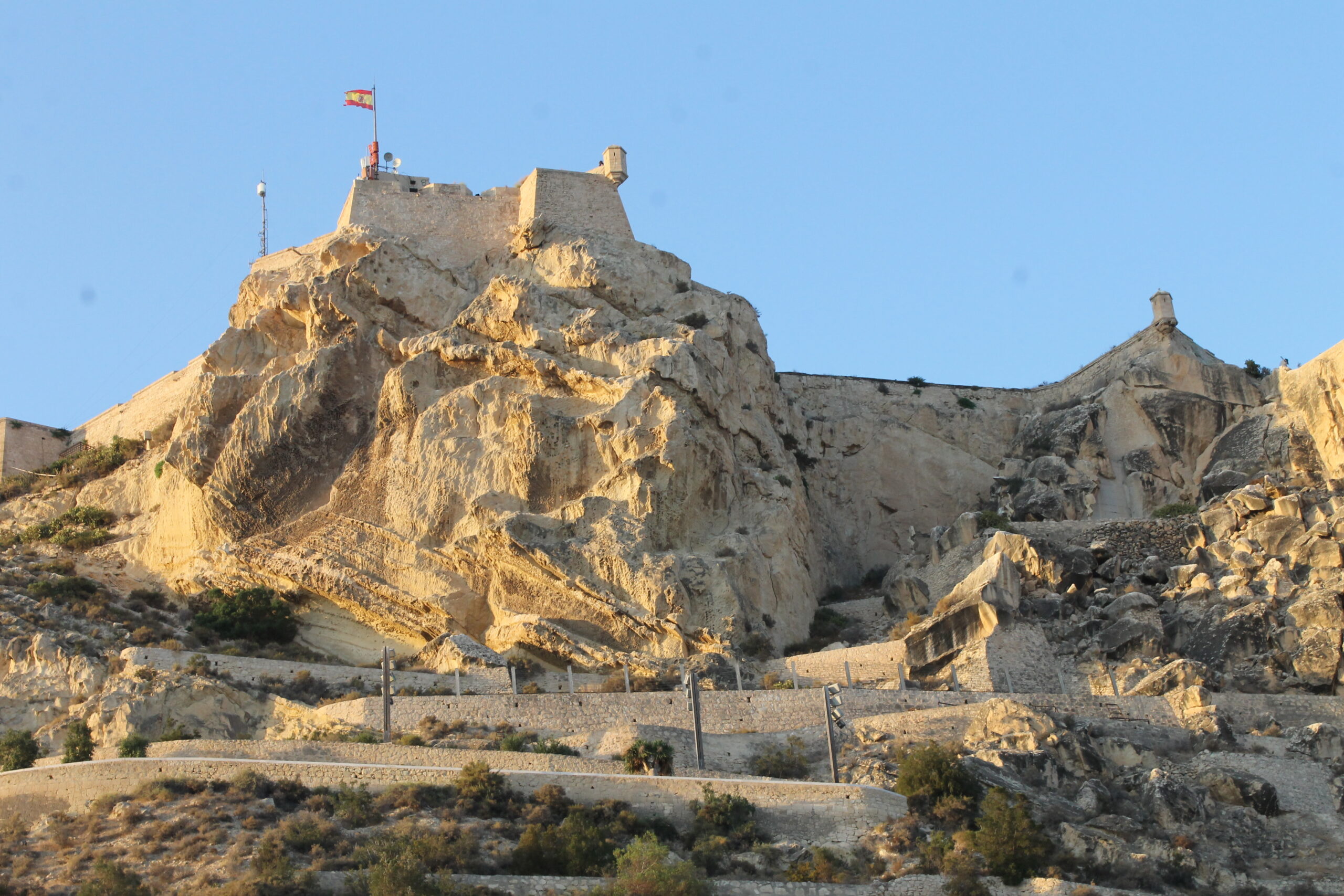 Una mujer fallece tras una trágica caída en el Castillo de Santa Bárbara de Alicante