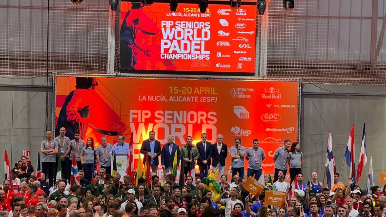 Deportes: Seiscientos jugadores en el FIP Seniors World Padel Championships en La Nucía (Alicante).