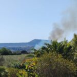 Un incendio forestal entre Jávea y Gata moviliza a más de 25 efectivos de bomberos en Alicante