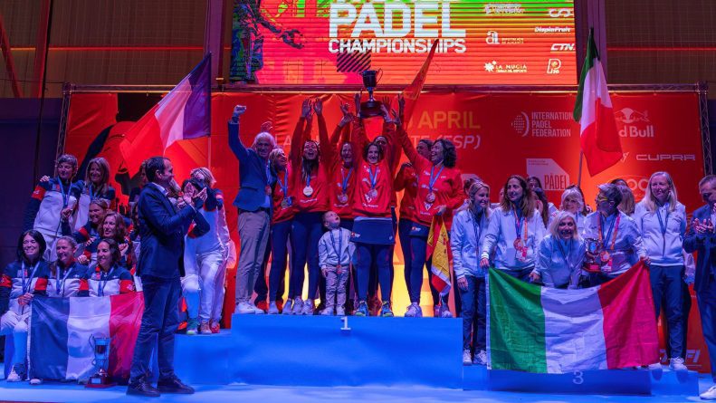 Argentina reescribe la historia entre los hombres, España triunfa en el femenino. Carraro: "Habéis hecho este mundial enorme, gracias a todos por las emociones"