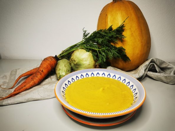 crema de verduras, con verduritas recién cogidas de la huerta