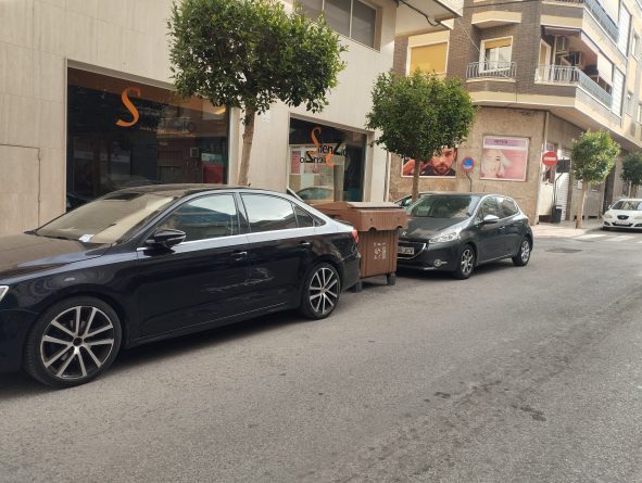 ELDA: ¡Necesito ayuda! Mi coche ha sido golpeado mientras estaba estacionado