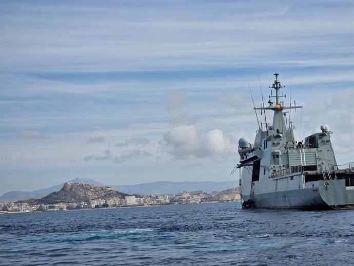Ejercicio de la Armada en el Puerto de Alicante incluye un ataque simulado con coche bomba