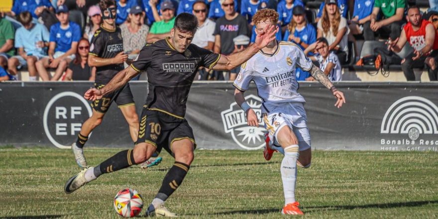 El Real Madrid Castilla vence al Intercity con un golazo de Jeremy de León (1-0)