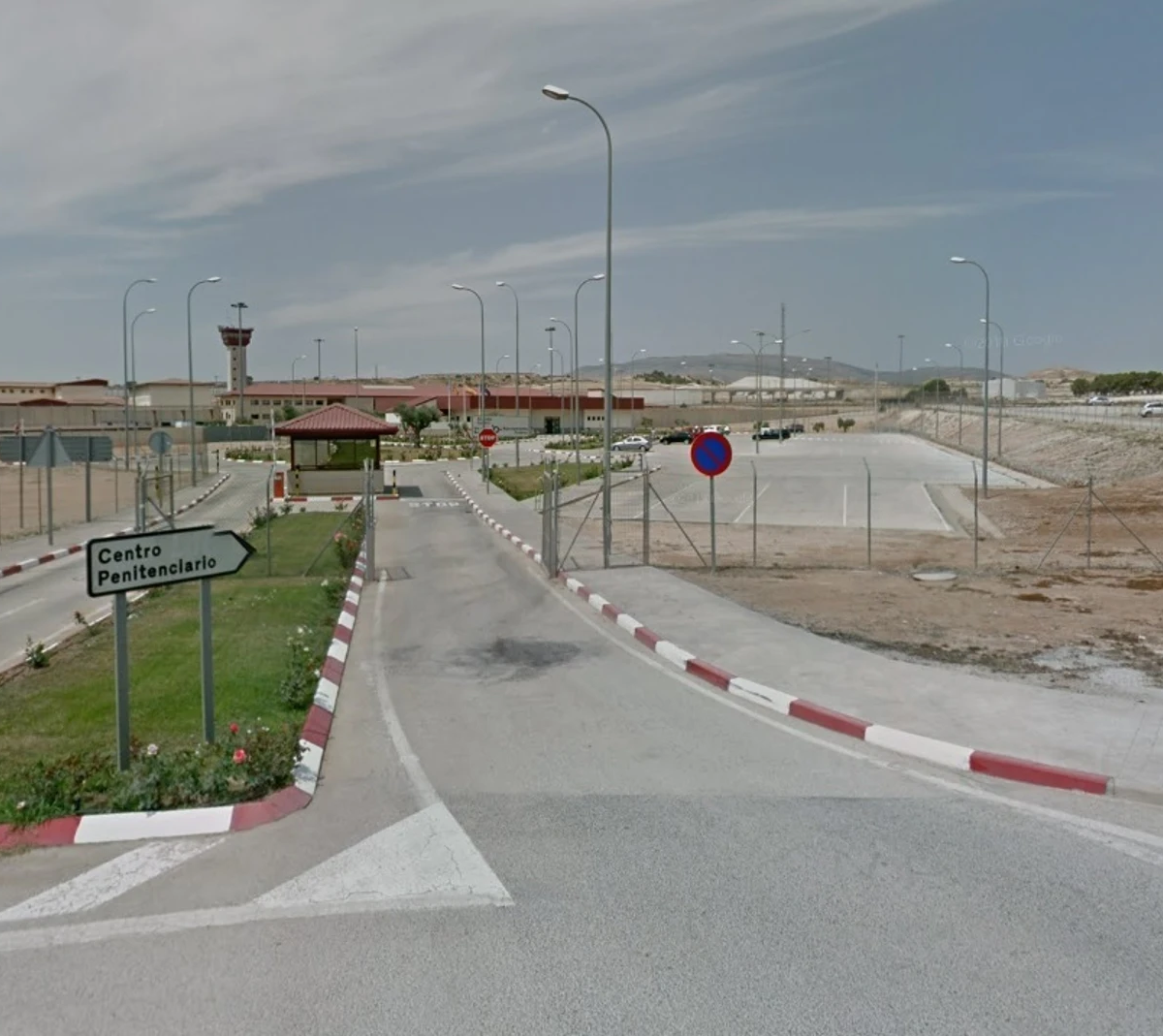 Un interno hiere a cinco funcionarios de la cárcel de Alicante II en el día de su puesta en libertad