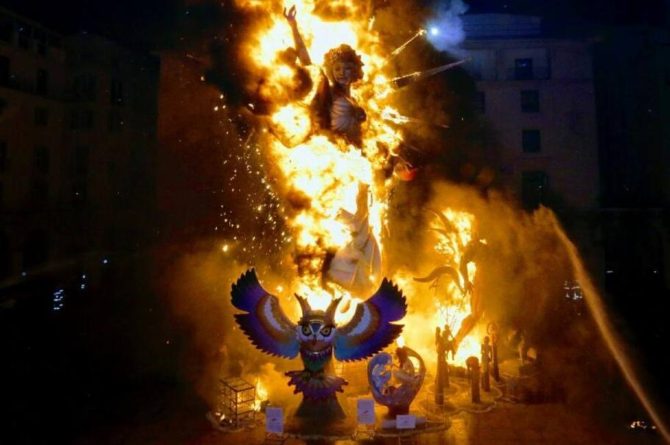 Fin de fiestas en Alicante con la noche de la Cremà de las Hogueras