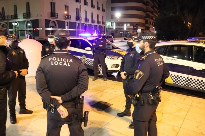 La Policía Disuelve una Turba de 150 Jóvenes en las Fiestas de Barras Alicante