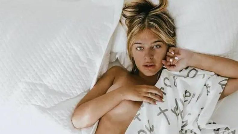 Laura Escanes se desnuda en Instagram