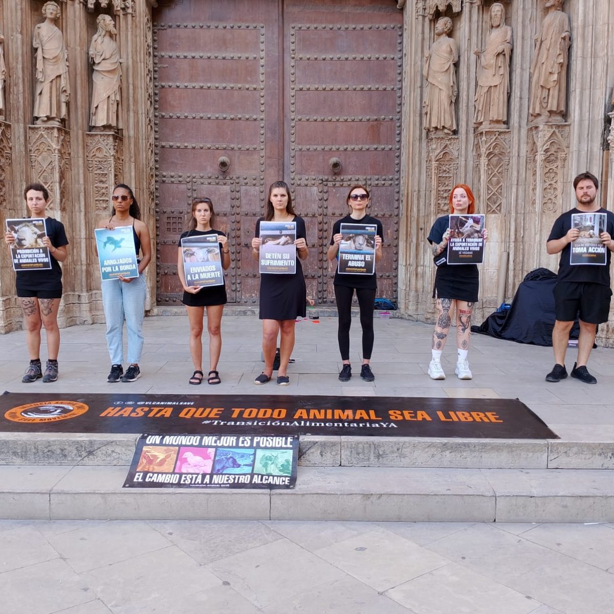 Realizan en Valencia una línea silenciosa contra el transporte de animales vivos