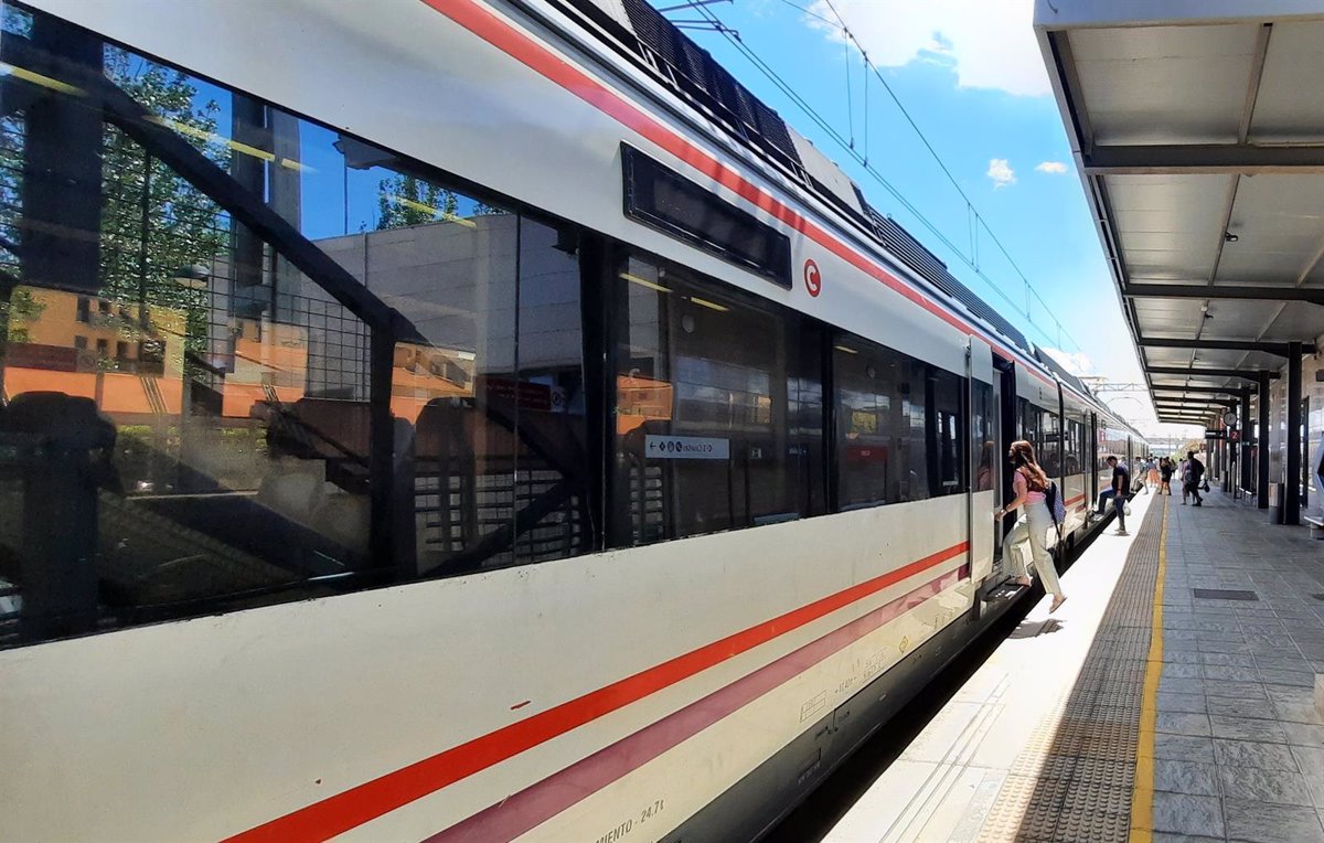 Refuerzo en el servicio de Cercanías de Alicante: 25.800 plazas extra por las Hogueras