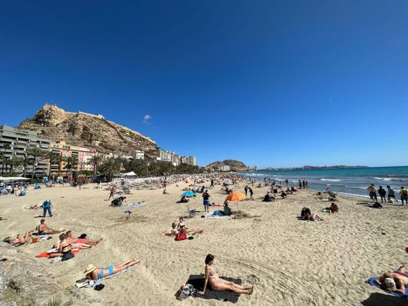 Alicante intensifica medidas ante la ola de calor: refuerzo de atención en la calle y recomendaciones para la población