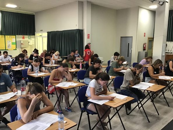 Desplazados ucranianos aumentan su empleabilidad con la certificación DELE del Instituto Cervantes en la Vega Baja de Alicante