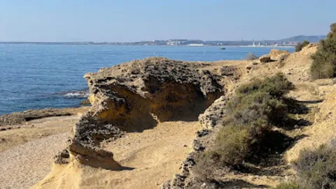 Impactante: Cadáver de Hombre Hallado en Playa Alicantina