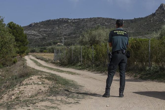 Investigación en Villena: descubren a un hombre ahorcado y a su esposa muerta en la cama