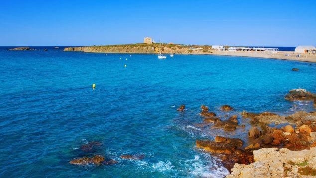 Descubre la Isla Pirata con las Playas Más Salvajes de Alicante