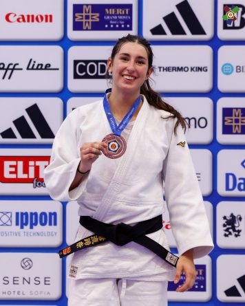 Aiora Martín se proclama campeona de la European Cup de Sofía y Martina Obrador se cuelga el bronce