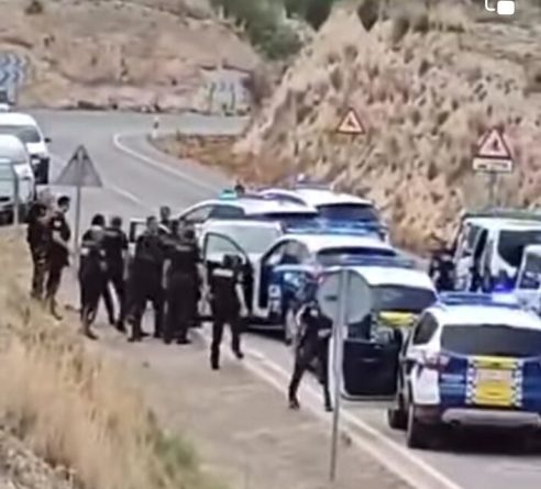 Policía Local de Alicante y Villajoyosa logra detener a dos sujetos en coche robado