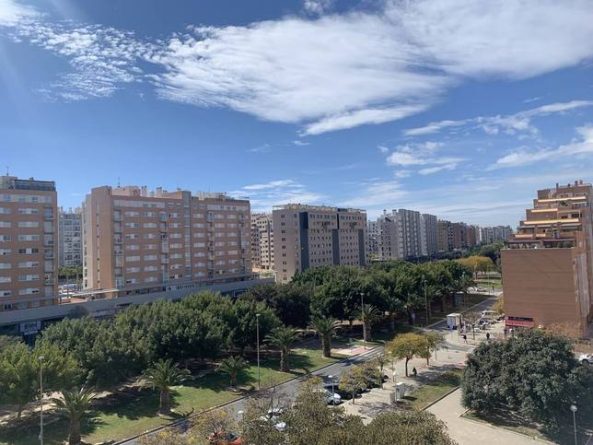 Policía nacional sorprende a dos ladrones en Playa de San Juan mientras estaba fuera de servicio