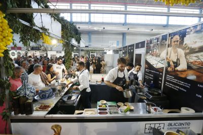 Alicante Gastronómica acerca la alta cocina con tapas a precios populares en el Rincón de las Estrellas y los Soles