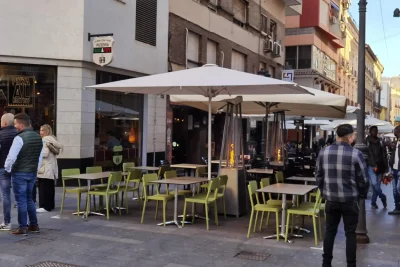 Los hosteleros de Alicante estallan contra la ordenanza de vía pública: "Nos perjudica"