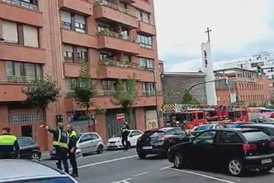 Fallece el hombre que cayó de un balcón en San Adrián tras apuñalar a sus padres