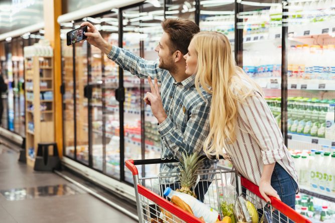 ¡Piña colada y amor a primera vista! La guía definitiva para ligar en el supermercado!