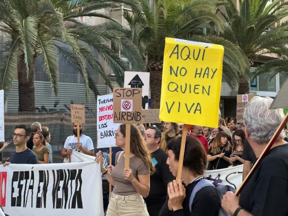 Alicante se echa a la calle para defender el derecho a la vivienda, denunciar los altos precios del alquiler y la turistificación