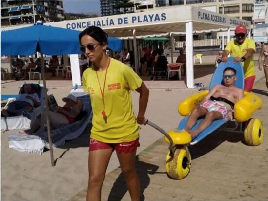 Denuncian mala atención en Playa Accesible de Benidorm Familia afectada reclama mejoras en el servicio