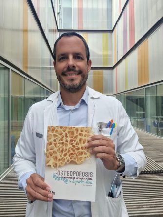 El Hospital General Universitario de Elche elabora una guía para fomentar la adherencia al tratamiento de la osteoporosis